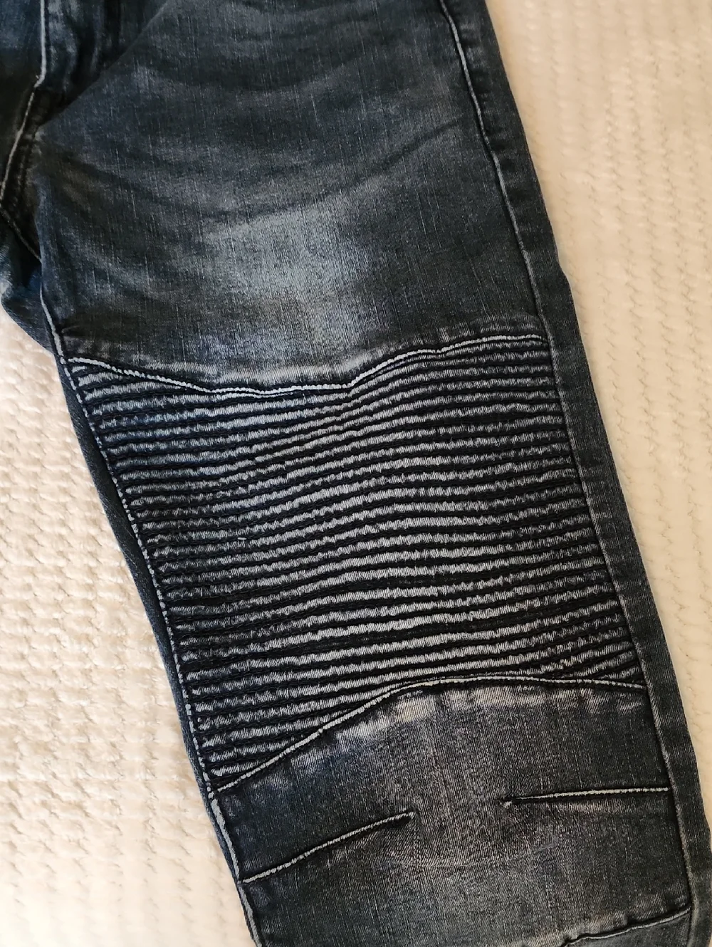 Guess Modern Skinny Avalon Fit  Dark Wash Brand New